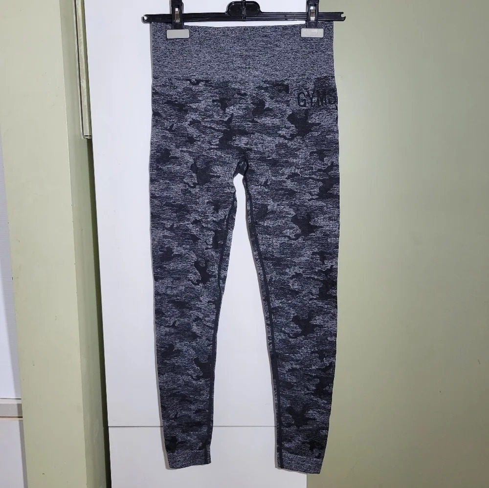 ❤️ 3 for $35 GYMSHARK camoflauge leggings black gray  small